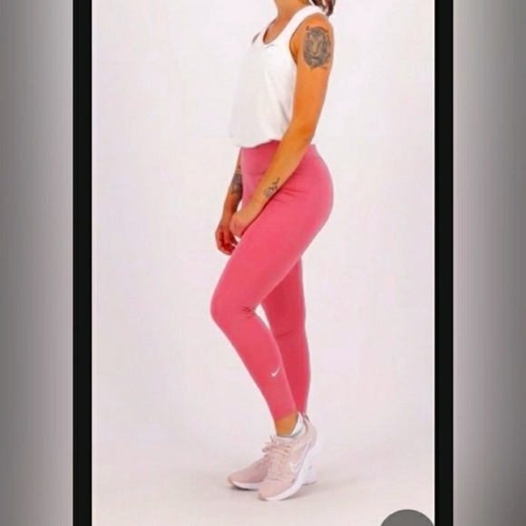 NIKE - Dri-FIT One Mid-Rise Leggings. - Picture 1 of 7